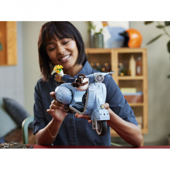 Конструктор LEGO Коллекционные наборы 10298 Vespa 125 в Курске