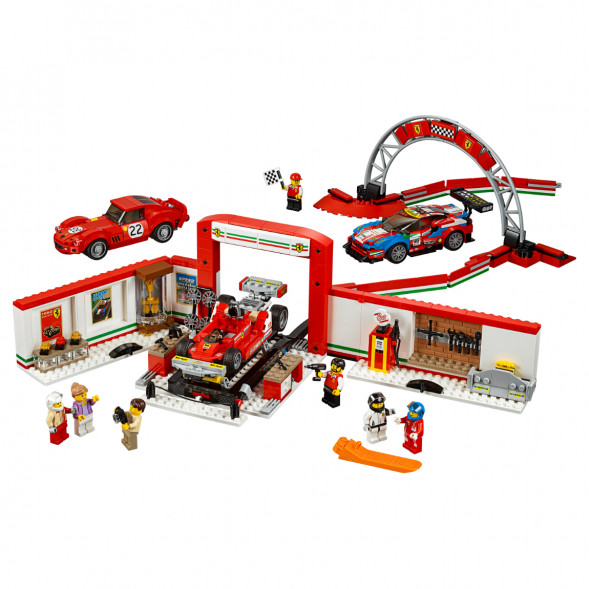 Конструктор LEGO Speed Champions 75889 Гараж Ferrari в Курске
