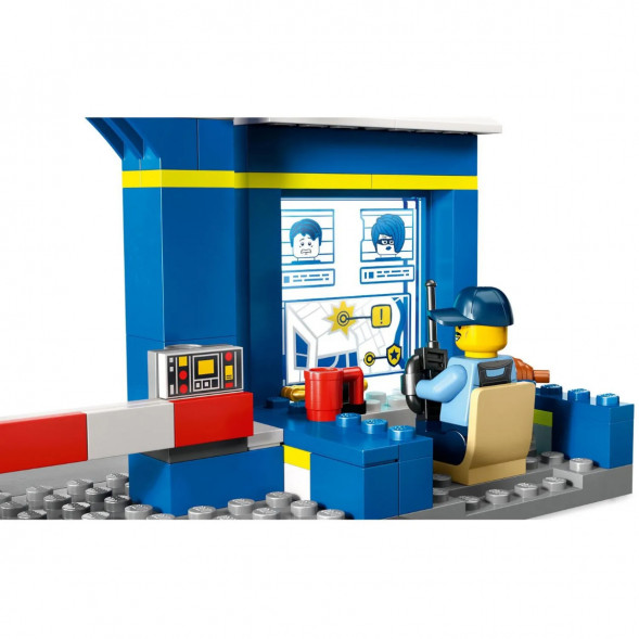 Конструктор LEGO City 60370 Побег из полицейского участка в Курске